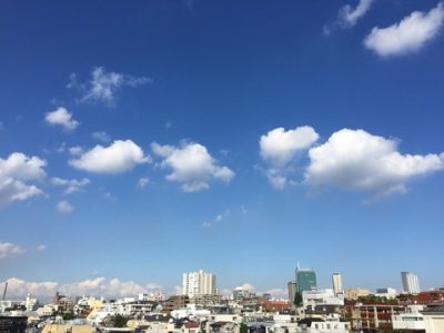 青い空に思うこと